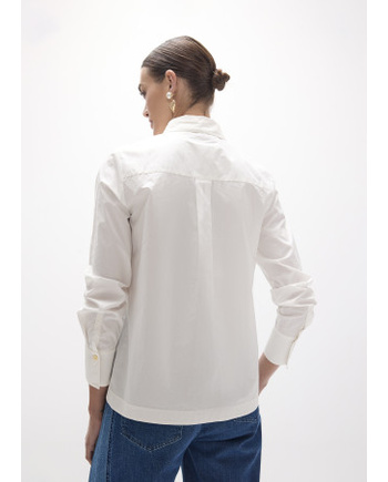 imagen_espalda_camisa Vista trasera de la camisa blanca de manga larga Lola Casademunt.