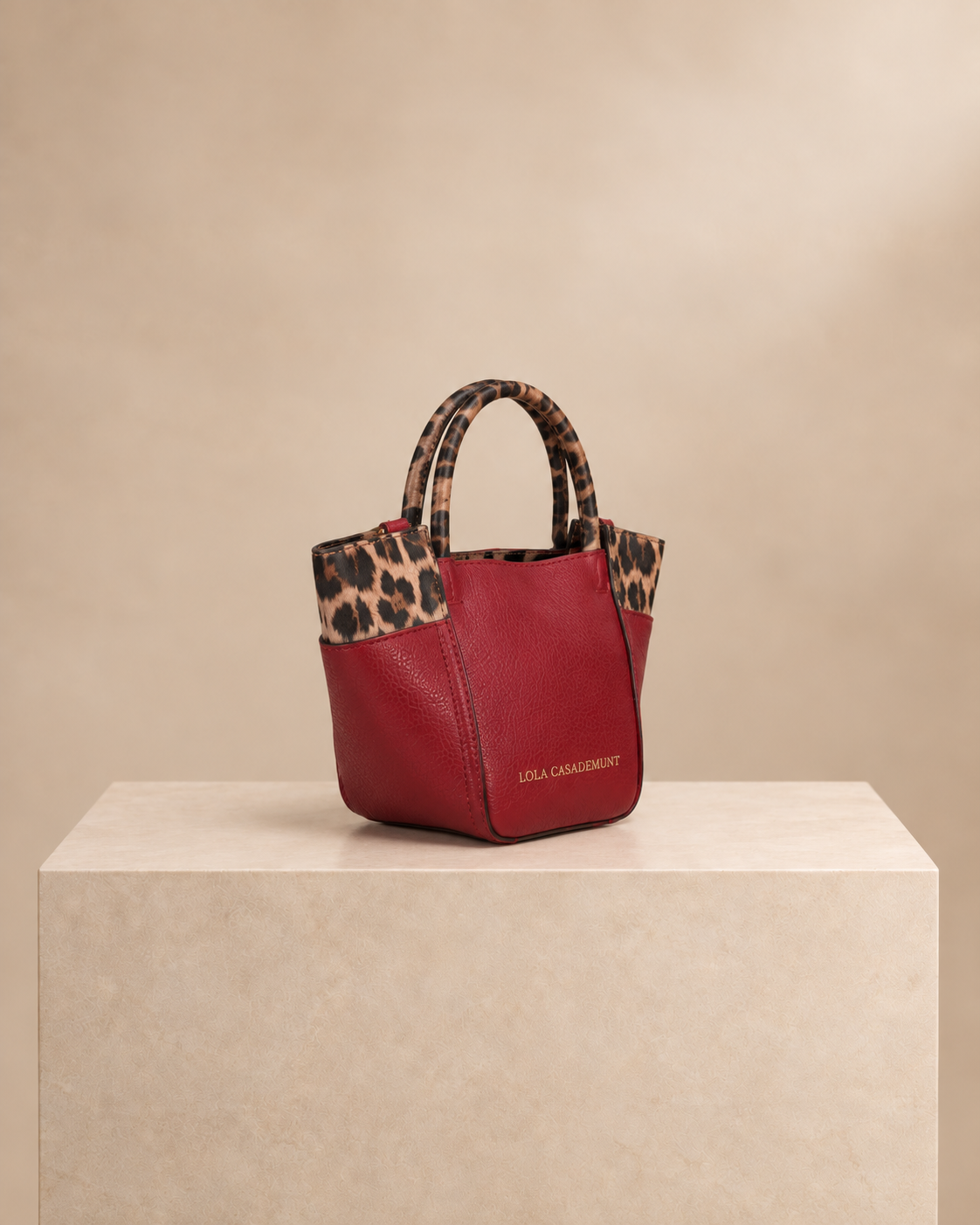 Bolso burdeos con detalles de leopardo