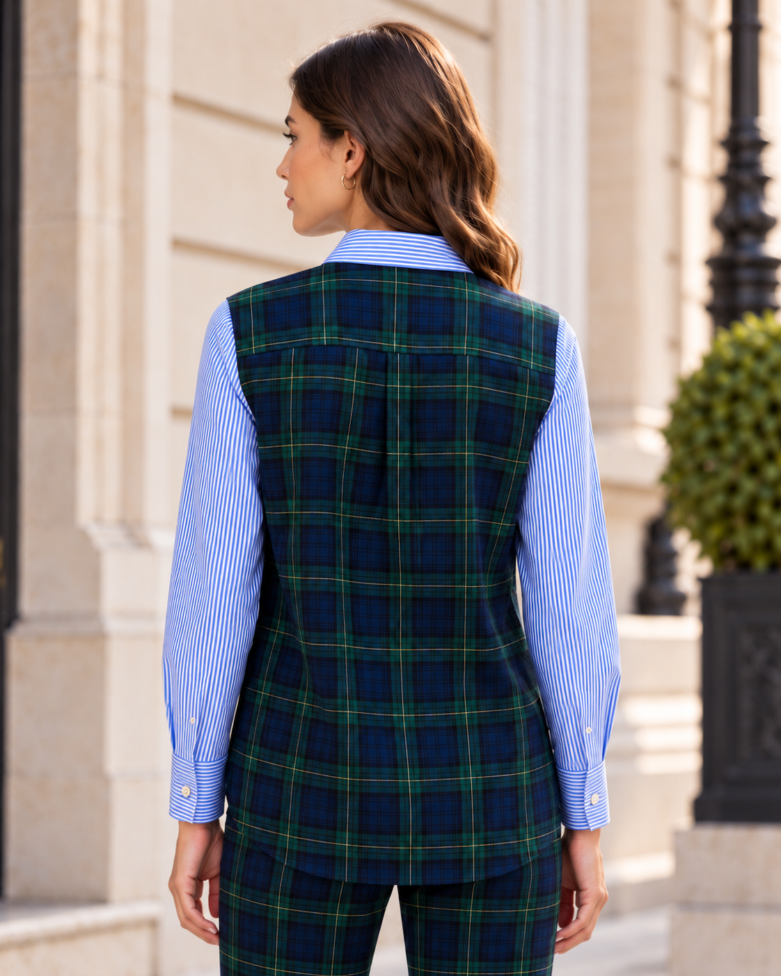 Camisa Lola Casademunt rayas tartán - vista trasera Camisa Lola Casademunt de rayas y tartán azul y verde, vista trasera
