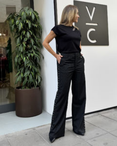 Pantalon tachas laterales gris oscuro