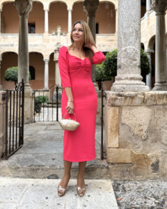 Vestido midi pecho rizado fresa