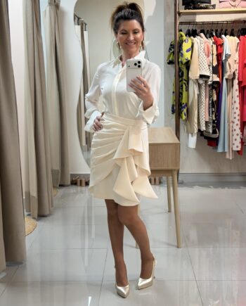 Camisa beige con puños de raso para mujer