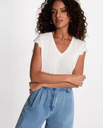 Camiseta Morgan blanca con puntilla y escote pico para mujer